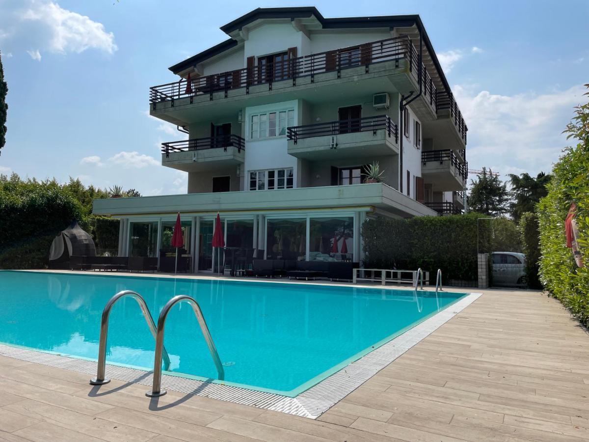 Residence Alexandra Stay Σιρμιόνε Εξωτερικό φωτογραφία