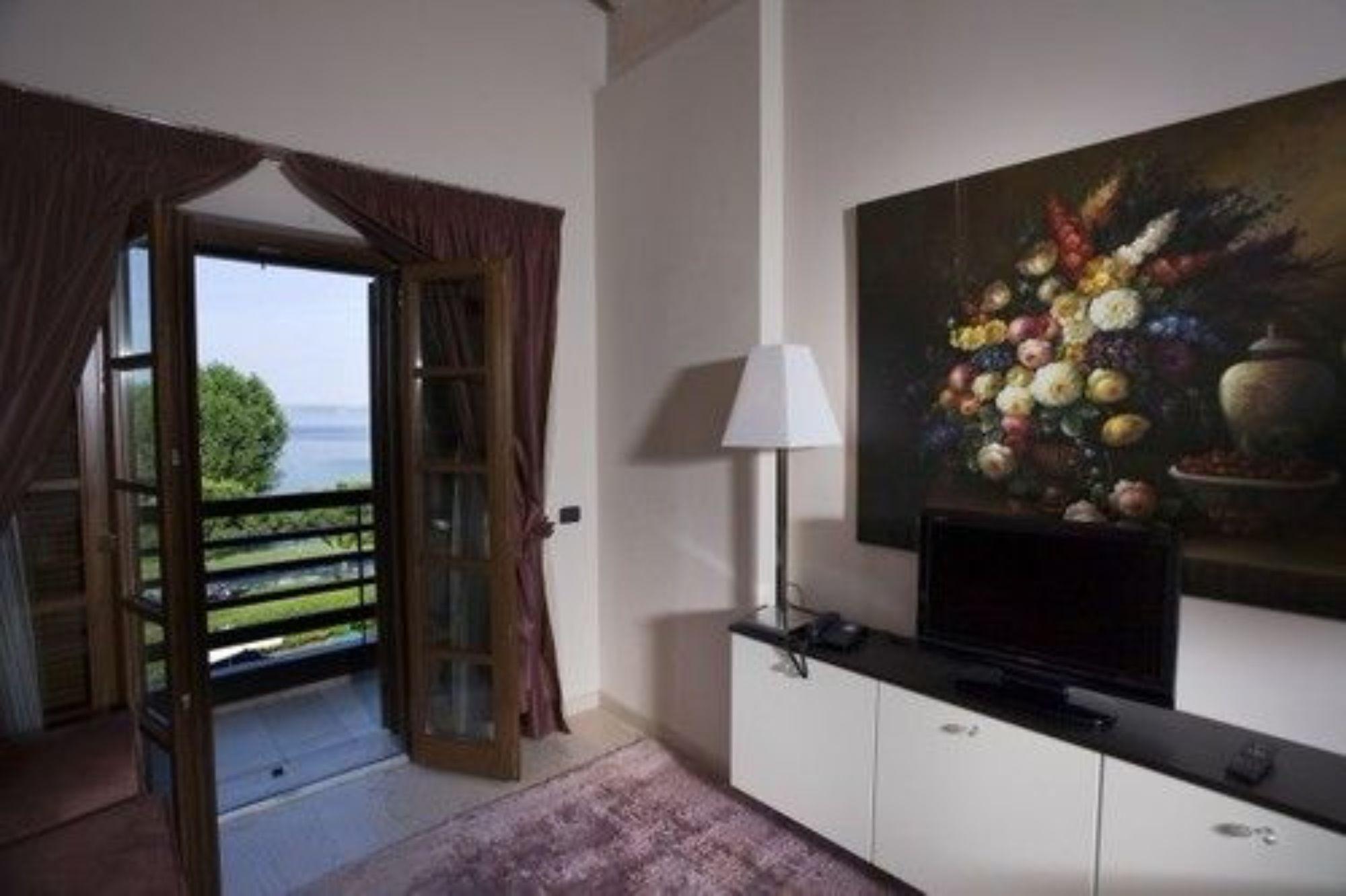 Residence Alexandra Stay Σιρμιόνε Εξωτερικό φωτογραφία