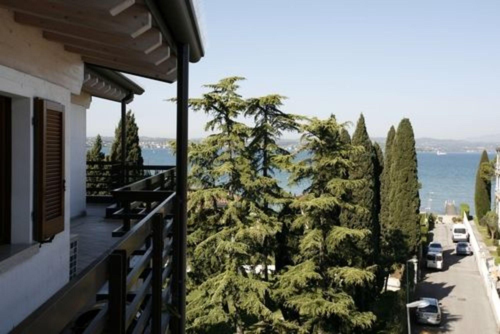 Residence Alexandra Stay Σιρμιόνε Εξωτερικό φωτογραφία